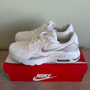 Nike Womens Air Max Excee Running Sneakers White Metallic Platinum Sz 10.5 New